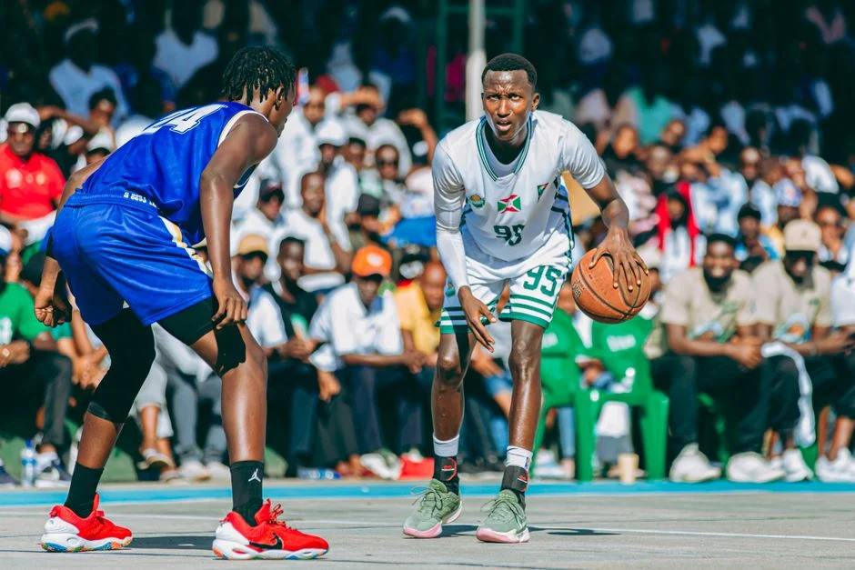 樊振东全运会资格赛神奇逆袭，调整发球线路连胜复盘